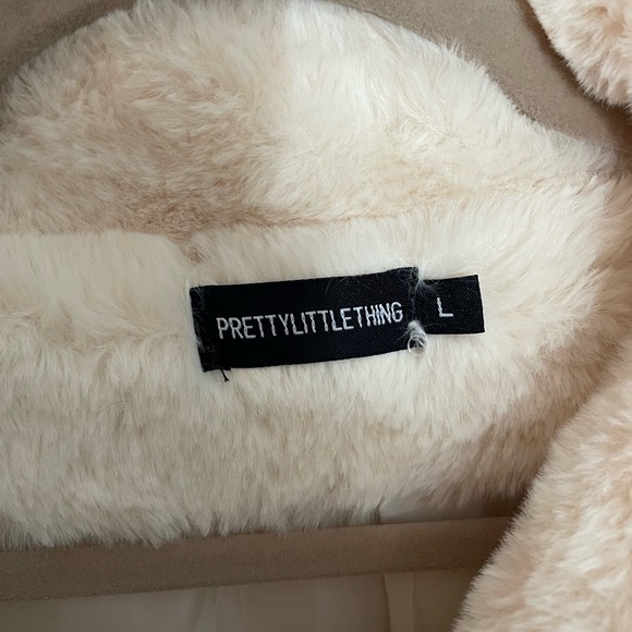 NWOT Pretty Little Thing oversized faux fur jacket - Picture 2 of 3